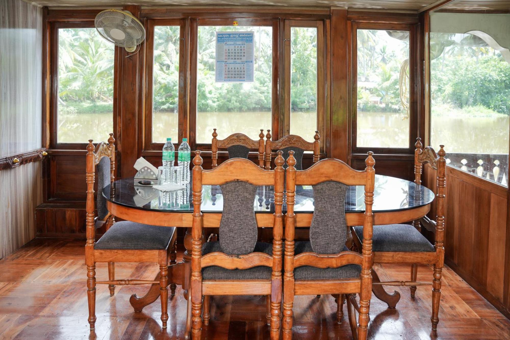 Вилла Rajahamsam Houseboat Кумараком Экстерьер фото